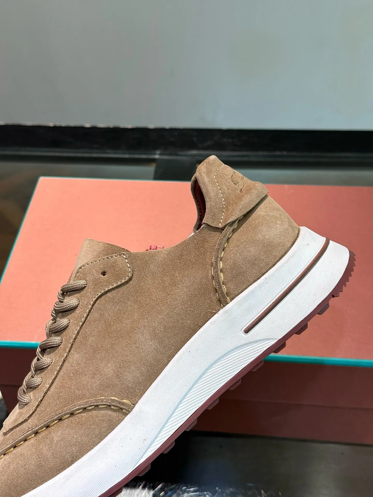 Factory price: 540💰Loro men's shoes💰iana niche Loro classic jogging shoes, men's lace-up casual shoes and sneakers, high-quality lightweight and comfortable fabrics, suitable for outdoor leisure, the color scheme is young and energetic, and it looks great with sportswear or casual suits! Size: 39-46 (customized sizes of 45 and 46 are non-refundable)